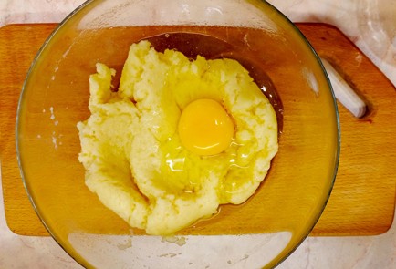 Фото шага рецепта Профитроли с паштетом из куриной печени 187056 шаг 3  