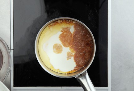 Фото шага рецепта Профитроли с заварным кремом и карамельным соусом 52195 шаг 6  