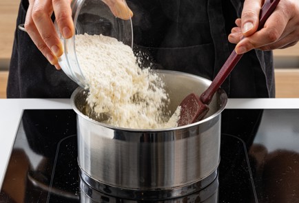 Фото шага рецепта Профитроли со сливочным тунцом и вяленой клюквой 188039 шаг 3  