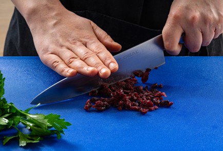 Фото шага рецепта Профитроли со сливочным тунцом и вяленой клюквой 188039 шаг 7  