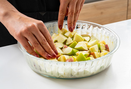 Фото шага рецепта Простая шарлотка 190413 шаг 6  