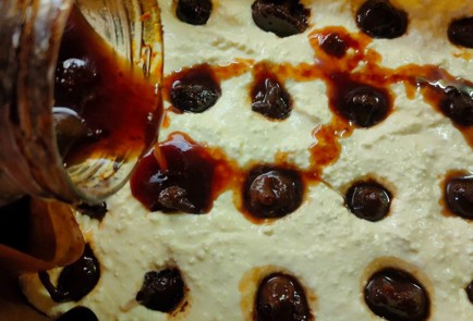 Фото шага рецепта Простая запеканка с домашним вареньем 191294 шаг 11