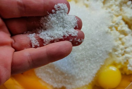 Фото шага рецепта Простая запеканка с домашним вареньем 191294 шаг 5