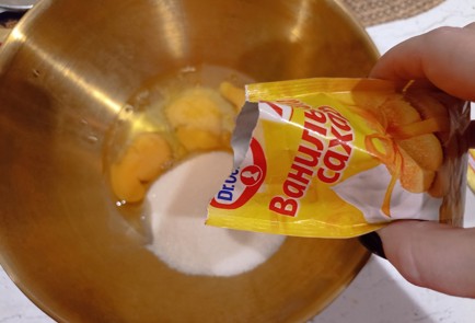 Фото шага рецепта Простой брауни с бананом 191494 шаг 6  