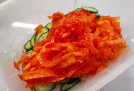 Фото шага рецепта Простой и вкусный салат 190716 шаг 6  