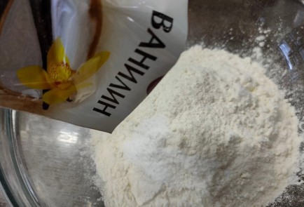 Фото шага рецепта Простой кулич из готовой смеси 176226 шаг 4