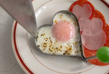 Фото шага рецепта Простой романтический завтрак к 14 февраля 191273 шаг 7