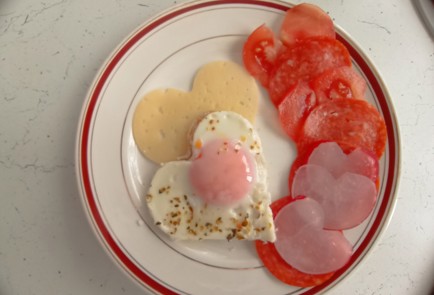 Фото шага рецепта Простой романтический завтрак к 14 февраля 191273 шаг 9