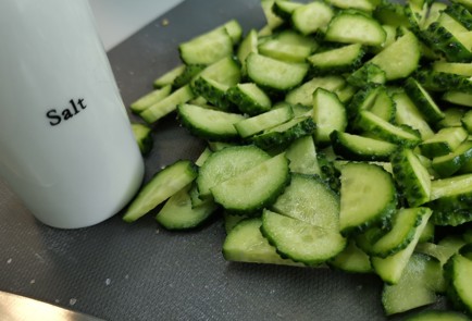 Фото шага рецепта Простой салат 189831 шаг 6  