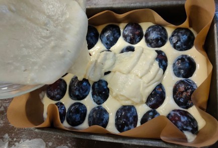 Фото шага рецепта Простой сливовый пирог 174415 шаг 10  