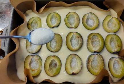 Фото шага рецепта Простой сливовый пирог 174415 шаг 11  