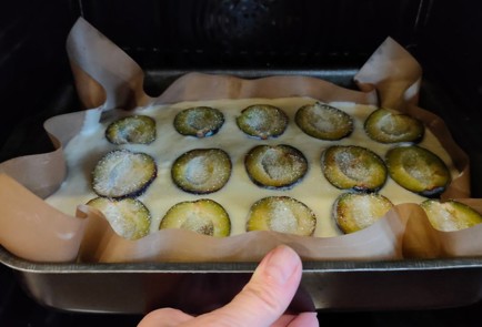 Фото шага рецепта Простой сливовый пирог 174415 шаг 12  