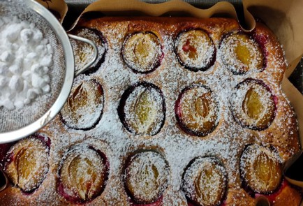 Фото шага рецепта Простой сливовый пирог 174415 шаг 13  