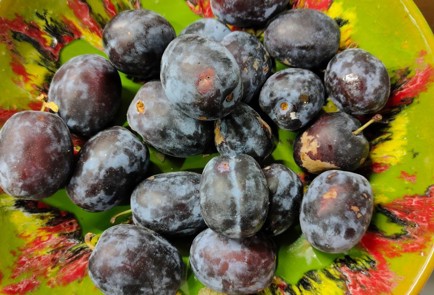 Фото шага рецепта Простой сливовый пирог 174415 шаг 7  