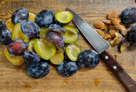 Фото шага рецепта Простой сливовый пирог 174415 шаг 8  