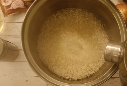 Фото шага рецепта Простой ужин рис с куриными ножками 190995 шаг 2