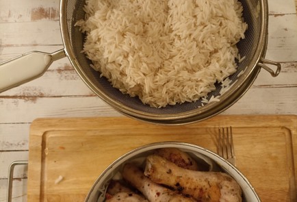 Фото шага рецепта Простой ужин рис с куриными ножками 190995 шаг 8