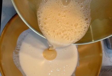 Фото шага рецепта Простые блины на кефире 191322 шаг 4