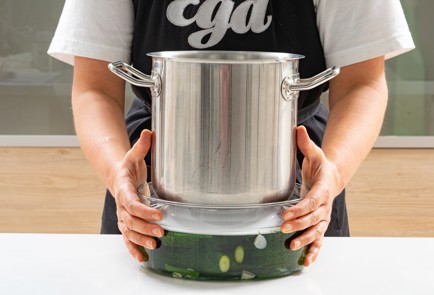 Фото шага рецепта Простые малосольные огурцы 174097 шаг 10  