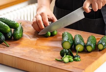 Фото шага рецепта Простые малосольные огурцы 174097 шаг 2  