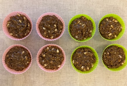 Фото шага рецепта Протеиновые корзиночки с кедровыми орехами 189997 шаг 11  