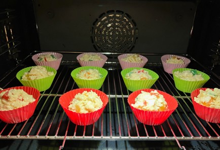 Фото шага рецепта Протеиновые маффины с цукатами 189240 шаг 10  