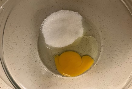 Фото шага рецепта Протеиновые маффины с цукатами 189240 шаг 2  