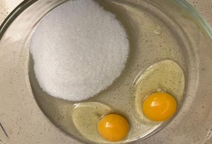 Фото шага рецепта Протеиновые маффины с красной черешней 189738 шаг 3  