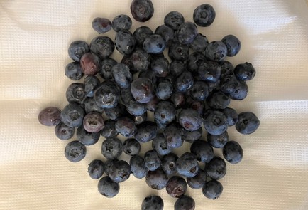 Фото шага рецепта Протеиновые печенья с голубикой 189737 шаг 5  