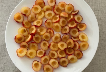 Фото шага рецепта Протеиновые вафли с черешней 189747 шаг 1