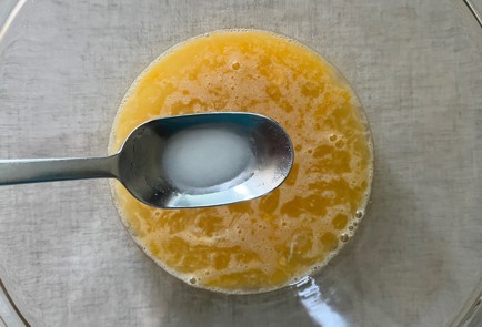 Фото шага рецепта Протеиновые вафли с черешней 189747 шаг 4