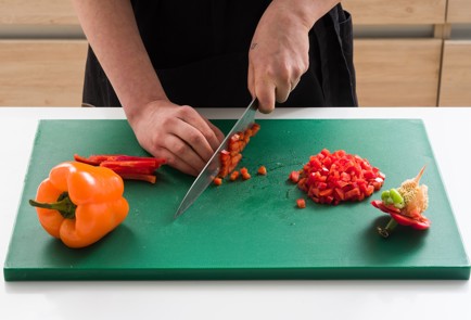 Фото шага рецепта Протеиновый салат с киноа и фасолью 152054 шаг 3  