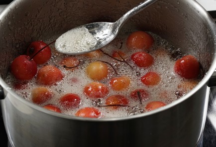 Фото шага рецепта Прозрачное варенье из ранеток 152767 шаг 8