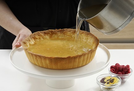Фото шага рецепта Лимонный тарт с хрустальным желе 173327 шаг 13  