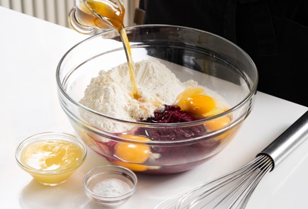 Фото шага рецепта Пряничные оладьи из свеклы 139897 шаг 2  