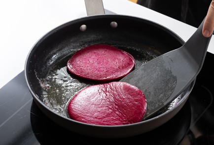 Фото шага рецепта Пряничные оладьи из свеклы 139897 шаг 3  