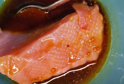 Фото шага рецепта Пряный шницель из индейки 152863 шаг 5  