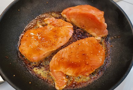 Фото шага рецепта Пряный шницель из индейки 152863 шаг 6  