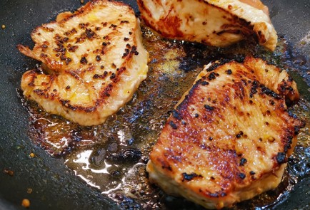 Фото шага рецепта Пряный шницель из индейки 152863 шаг 7  