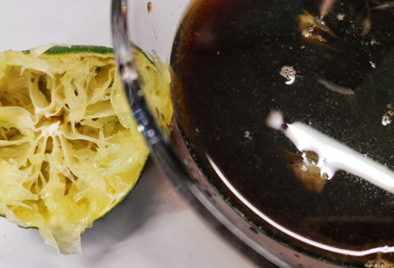 Фото шага рецепта Пряные креветки обжаренные на сковороде 151966 шаг 3  