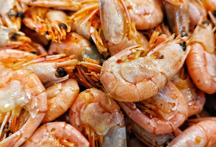 Фото шага рецепта Пряные креветки обжаренные на сковороде 151966 шаг 9  