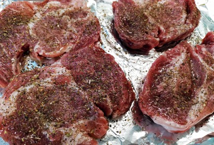 Фото шага рецепта Пряный свиной стейк 140723 шаг 2