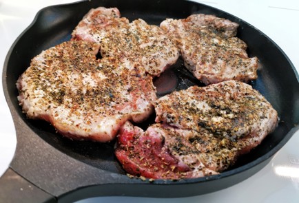 Фото шага рецепта Пряный свиной стейк 140723 шаг 4