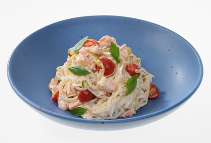 Фото шага рецепта Пшеничная лапша с лососем и сливочным сыром 163274 шаг 13  