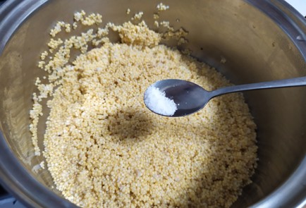 Фото шага рецепта Пшенная каша с томленым нектарином 189723 шаг 2