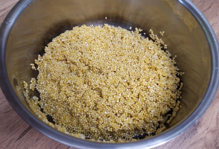 Фото шага рецепта Пшенная каша с яйцом пашот 189143 шаг 1