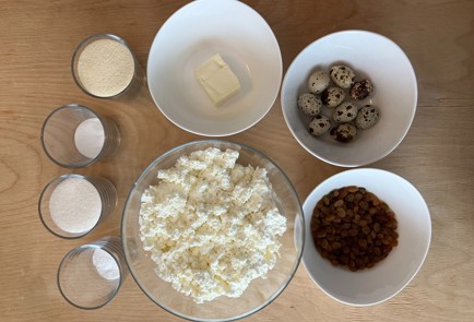 Фото шага рецепта Пудинг на манке с изюмом запеченный в духовке 174087 шаг 1  