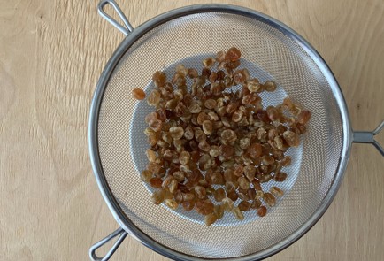 Фото шага рецепта Пудинг на манке с изюмом запеченный в духовке 174087 шаг 6  