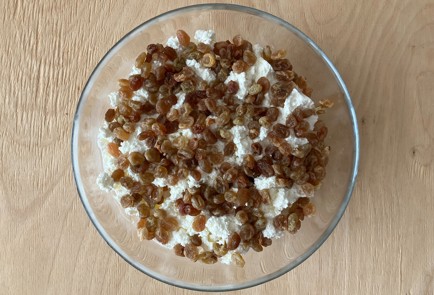 Фото шага рецепта Пудинг на манке с изюмом запеченный в духовке 174087 шаг 7  