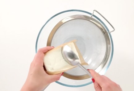 Фото шага рецепта Пудинг творожный с изюмом и яблоками 14805 шаг 1  